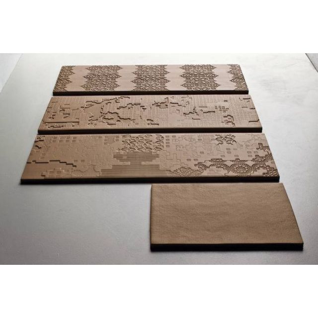 Piastrella MUTINA Serie Bas-Relief 18x54 garland relief nera effetto moderno PUBG01